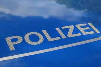 Meerane: Mazda stößt mit Opel zusammen - Laut Polizei blieben die Autoinsassen unverletzt.