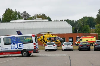 Meerane: Rettungshubschrauber landet an der Karl-Heinz-Freiberger-Halle - Der Rettungshubschrauber landete am Sonntagvormittag an der Karl-Heinz-Freiberger-Sporthalle in Meerane.