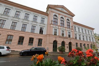 Meerane: Stadtrat gibt grünes Licht für Verkauf des Gymnasiums - Die Stadt verkauft das Gebäude, in dem sich das Internationale Gymnasium befindet.