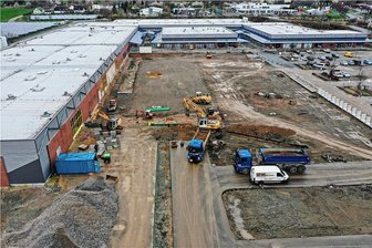 Meeraner Firma zieht im Juli ins Gewerbegebiet Crimmitschau - Ab Mitte Juli schon sollen die ersten Lkw das einstige Einkaufszentrum in Crimmitschau ansteuern, das derzeit für den Meeraner Logistiker Contargo umgebaut wird. Die beteiligten Baufirmen kommen aus der Region. 