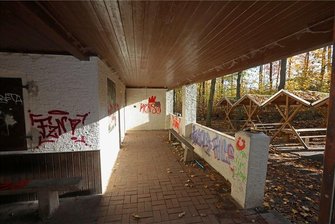 Meeraner Stadtchef schließt Gastronomie-Nutzung im Kiosk aus - In Meerane wird über die Zukunft des Kiosk, der im Volksmund als Uhu und Waldgeist bezeichnet wird, diskutiert. Foto: Andreas Kretschel/Archiv