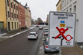 Meeraner Straße in Glauchau für zweieinhalb Monate gesperrt - Die Schilder, die auf die Sperrung der Meeraner Straße hinweisen, stehen schon.