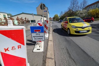 Mega-Sperrung nach Ostern auf dem Glauchauer Stadtring - Die Schilder an der Pestalozzistraße künden von der Vollsperrung nach Ostern.