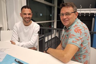 Mehlhorn muss gehen: Chemnitzer FC trennt sich von Nachwuchsleiter und Jugendtrainern - CFC-Cheftrainer Benjamin Duda (links) und Nachwuchsleiter Ulf Mehlhorn im Gespräch. Letzterer muss zum Saisonende gehen.