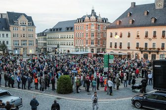 Mehr als 1000 Erzgebirger kommen zum „Berggeschrey“ - Mehr als 1000 Demonstranten hatten sich dem „Berggeschrey“-Protest am Mittwochabend angeschlossen. Es war inzwischen die fünfte derartige Kundgebung.