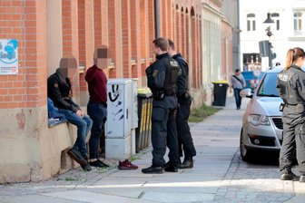 Mehr als 20 Straftaten bei Großkontrolle im Chemnitzer Zentrum festgestellt - Großkontrolle der Polizei am Dienstag auf dem Chemnitzer Sonnenberg