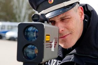 Mehr als 200 Fahrzeuge auf regennasser Autobahn bei Chemnitz geblitzt - 