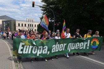 Mehr als 200 Teilnehmer bei erstem Christopher Street Day - In Stollberg hat am Samstagnachmittag der erste Christopher Street Day im Erzgebirge stattgefunden. 