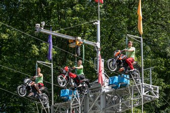 Mehr als 2000 Besucher bei Auftaktkonzert in Meerane - Mitglieder des Familienunternehmens Geschwister Weisheit beim Training im Meeraner Wilhelm-Wunderlich-Park.