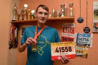 Mehr als 42 Kilometer: Warum dieser Lokführer aus dem Vogtland einen Marathon auf dem Laufband angepackt hat - Benjamin Lösch schaffte beim 24. Dresden Marathon im vergangenen Jahr eine Zeit von 2:51:55 Stunden. Mit dieser Leistung überraschte sich der Vogelsgrüner selbst.