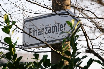 Mehr als 60 Millionen Euro Steuern in Sachsen hinterzogen - Bei den sächsischen Finanzämtern gingen 2025 insgesamt 9.640 Anzeigen wegen Steuerhinterziehung ein. (Symbolbild)