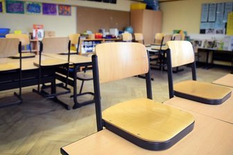Mehr als die Hälfte der Klassen von Coronafällen betroffen: Grundschule Hainichen geschlossen -