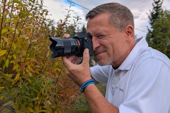 Mehr als die Stimme vom Freiberger Christmarkt: Gerd Edler, der Tausendsassa aus Mittelsachsen - Als „Edler Fotograf" ist der Moderator unterwegs, wie hier bei Testfotografien.