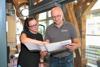 Mehr als ein Schlagwort: Warum ein erzgebirgischer Handwerksbetrieb die Nachhaltigkeit forciert - Anne Grolms (l.) und der kaufmännische Leiter und Prokurist Jan Schreiter haben das Thema Nachhaltigkeit fest im Blick.