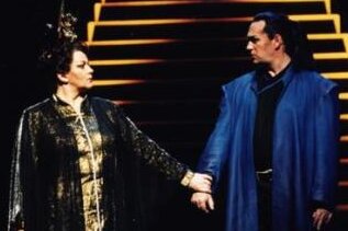 Die Chemnitzer "Turandot" von Puccini, eine Inszenierung von Michael Heinicke, setzte 2001 stimmlich Maßstäbe mit Larissa Schewtschenko als Turandot und Wladimir Solodovnikow als Kalaf. 