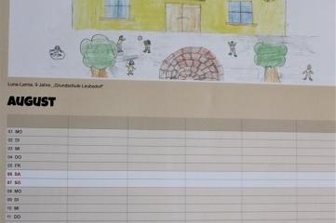 Mehr als nur ein Terminplaner - Auf den Leubsdorfer Monatsblättern sind 2022 Kinderzeichnungen zu sehen. 
