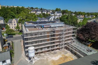 Mehr als nur Parkplätze: Das ist im Innenhof des H34 in Ellefeld geplant - Am H34 in Ellefeld geht es jetzt an die Gestaltung des Innenhofs (hier im Bildvordergrund zu sehen).