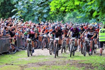Mehr als zweieinhalb Mal um die Erde beim Heavy24 - 1000 Starter gingen wieder in verschiedenen Teams auf den 9,7 Kilometer-Parcours. 