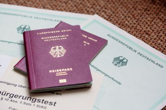 Mehr Einbürgerungen - Unionspolitiker für strengere Regeln - Die Zahl der Einbürgerungen ist zuletzt gestiegen. (Symbolbild)