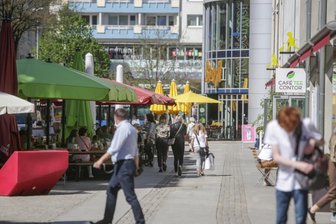 Mehr Erlebnis: Rathaus arbeitet an neuer Innenstadt-Strategie - Die Kneipenmeile an der Inneren Klosterstraße gilt als eines der Positiv-Beispiele für die Belebung der Chemnitzer Innenstadt in den vergangenen Jahren. An den Erfolg will das Rathaus nun anknüpfen. 