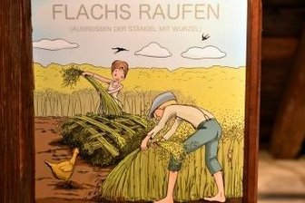 Mehr für Kinder: Freilichtmuseum liefert - Eine Tafel erzählt, was man unter Flachs Raufen versteht.