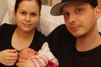 Mehr Geburten in Mittweida - Mathilda mit ihren Eltern Maria und Marcel Bräutigam.