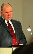 Mehr Kandidaten zur Juni-Wahl - 
              <p class="artikelinhalt">Thomas Gerisch, Fraktionschef der Freien Wähler im Stadtrat, bei einer Rede vor dem Gremium.</p>
            