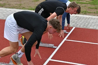 Mehr Mitglieder in Sportvereinen zwischen Freiberg und Penig - Mehr Menschen sind in Sportvereinen aktiv. Das Foto entstand 2022 zur Eröffnung des neuen Stadions in Penig.