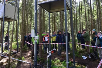 Mehr Moor im Erzgebirge: Das will halb Europa sehen - Moor-Experten aus Deutschland und Europa bestaunten am Freitag die Messanlage bei Johanngeorgenstadt.