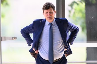 Mehr neue und mehr an Mangelschulen versetzte Lehrer zum neuen Schuljahr: Senkt sich somit Sachsens Unterrichtsausfall? - Sachsens Kultusminister seit Dezember 2024: Conrad Clemens (CDU). Geht sein Plan gegen Ausfall auf?