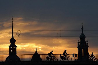 Mehr Orte in Sachsen können künftig Gästetaxe erheben - Die Dresdner Kurtaxe war ein Fall für das Gericht. Als das Oberverwaltungsgericht unklare rechtliche Regeln monierte, umging Dresden das Problem, indem es nach dem Vorbild anderer großer Städte vor allem im Westen eine Bettensteuer beschloss. Sie ist pro Nacht und Gast sowie abhängig vom Zimmerpreis fällig.