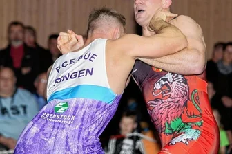 Mehr Stabilität durch Regulierung? - Sollte die Punkteregel irgendwann eingeführt werden, würden der Pole Gerard Kurniczak (rot, Gelenau) und der Ungar Laszlo Szabo (blau, Aue) aus ihrem Mannschaftskontingent je 5 Punkte herausziehen.