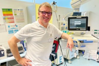 Mehr und ältere Patienten: Welche Herausforderungen der neue Chefarzt der Notaufnahme am Krankenhaus Freiberg angeht - Der neue Chefarzt der Notaufnahme im Freiberger Krankenhaus: Chefarzt Dr. Ralf Walper stammt aus Sachsen-Anhalt und hat in Halle/Saale Medizin studiert. „Die Kolleginnen und Kollegen im KKH haben mich herzlich empfangen“, sagt er.