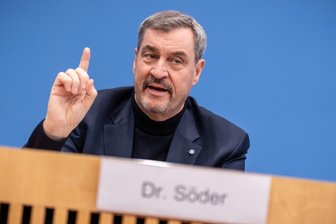 Mehrarbeit und Zahnarztkosten: Eine ziemlich schrille Debatte - CSU-Chef Markus Söder will, dass die Deutschen eine Stunde länger arbeiten.