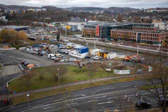 Mehrere Baustellen und ein fehlender Großparkplatz: Droht zum Plauener Weihnachtsmarkt ein Verkehrschaos? - Der Neustadtplatz fällt als Großparkplatz in diesem Jahr weg. Nur wenige Parkflächen stehen dort zur Verfügung.