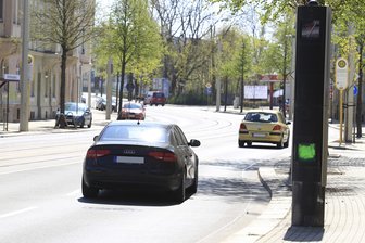 Mehrere Blitzer in Plauen mit Farbe beschmiert - Unbekannte haben in der Nacht zu Freitag mehrere Blitzer in Plauen beschmiert, darunter auch die stationären Blitzer auf der Pausaer Straße.