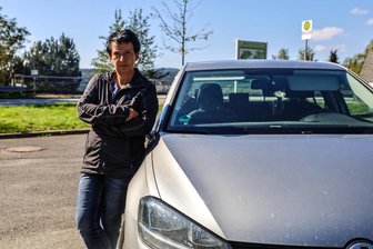 Mehrere Bundesstraßen im Erzgebirge gesperrt: Der Zick-Zack-Kurs von Aue ins Vogtland im Selbsttest - Kurzer Stopp für Redakteurin Heike Mann am Talsperrenblick bei Eibenstock. Die meisten, die hier auf der Umleitung vorbeikommen, werden aber keine Zeit und Muse haben, um anzuhalten.