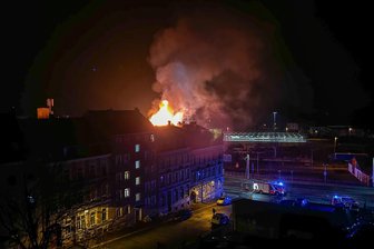 Mehrere Fälle von Brandstiftung in Plauen: Wie der Stand der Ermittlungen ist - Anfang Februar brannte der Dachstuhl eines leerstehenden Hauses an der Pausaer Straße.