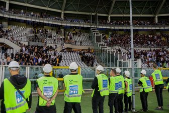 Mehrere Festnahmen nach Krawallen vor Turiner Fußball-Derby - Sicherheitskräfte sind beim Turiner Derby im Einsatz.