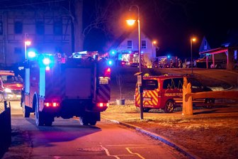 Mehrere Feuerwehren rücken wegen eines Lagerfeuers nach Oberscheibe aus - Mehrere Feuerwehren rückten am Samstagabend nach Oberscheibe aus.