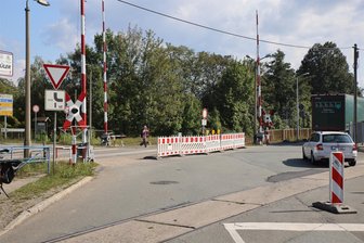Mehrere gesperrte Straßen führen zu Problemen im Zwickauer Stadtteil Cainsdorf - Der Bahnübergang an der Brücke in Cainsdorf ist noch bis nächste Woche gesperrt.