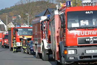 Mehrere hunderttausend Euro Schaden nach Brand in Einfamilienhaus - Das Privatgrundstück befand sich am Ende des Weges.