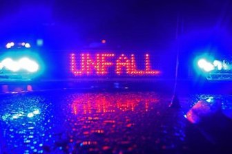 Mehrere Kinder bei Unfall an Autobahnauffahrt verletzt -