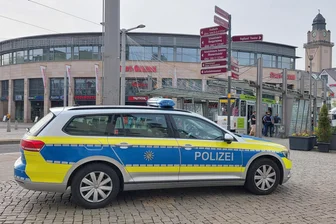 Mehrere Polizeieinsätze am Postplatz in Plauen: Deshalb waren Hundeführer dabei - Am Donnerstagabend gab es einen Polizeieinsatz am Plauener Postplatz.