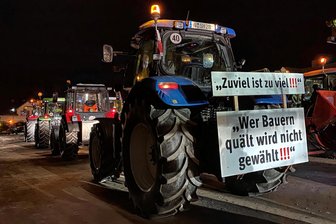 Mehrere Protestaktionen am Freitag und Samstag im Vogtland: Was geplant ist und wer dahinter steckt - Wie schon in der Vorwoche soll auch an diesem Freitagabend ein Autokorso von Rodewisch nach Falkenstein und zurück führen.