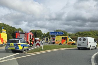 Mehrere Schwerverletzte bei Unfällen auf B 173 nahe Plauen - Polizei nimmt Ermittlungen auf - Wegen eines Unfalls war die Anschlussstelle Plauen-Ost der A 72 teilweise vorübergehend gesperrt.
