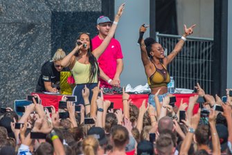 Mehrere Tausend Menschen feiern mit SXTN "Am Kopp" -