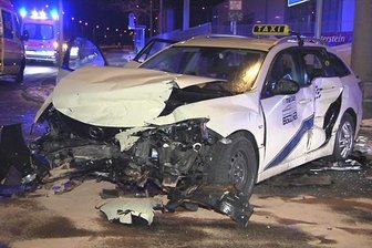 Mehrere Verletzte bei Unfall in Zwickau - Bei einem Unfall in Zwickau sind am Samstag fünf Menschen verletzt worden.