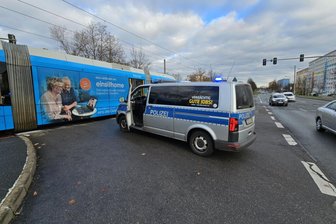 Mehrere Verletzte in Chemnitz bei Unfällen mit Bus und Bahn - In Chemnitz wurde am Donnerstag ein Fußgänger von einer Bahn erfasst.