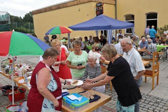 Mehrgenerationenhaus verlegt sich auf Open Air - Die Stände vor dem Mehrgenerationenhaus sollen aufgebaut werden. Events finden wegen der Pandemie meist im Freien statt.